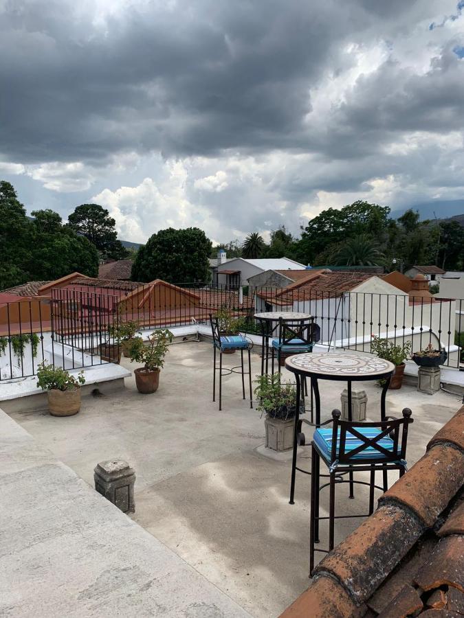 Hotel La Villa Serena Antigua Exterior foto